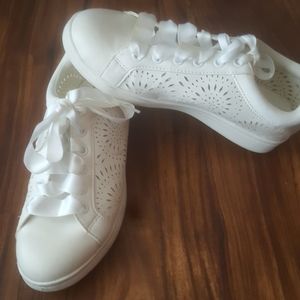 Sam & Libby boho perforated SZ 6